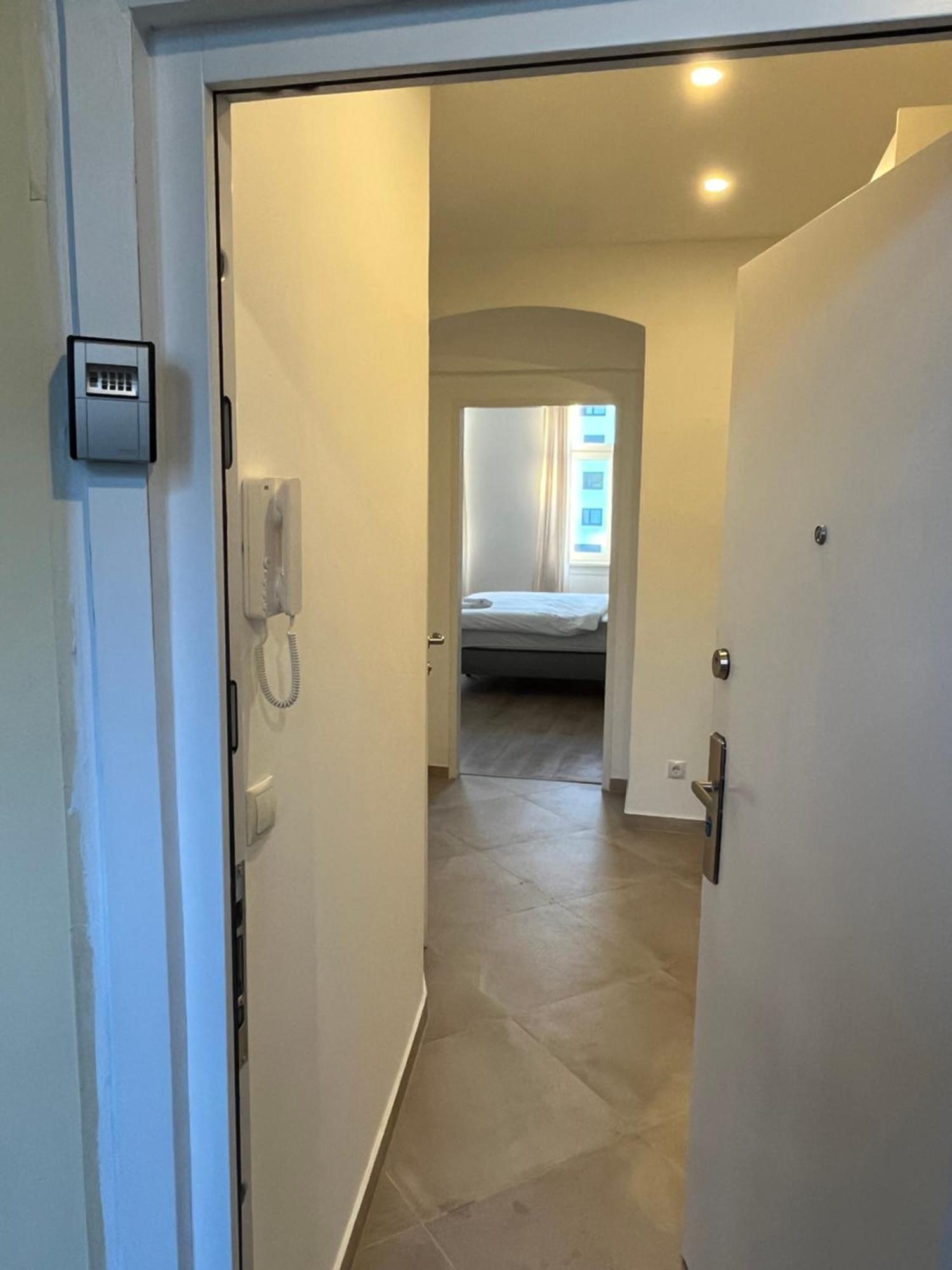 Apartment Schoenbrunn Near Metro Вена Экстерьер фото